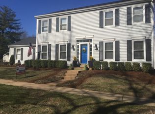 2301 Sportsmen Hill Dr, Chesterfield, MO 63017
