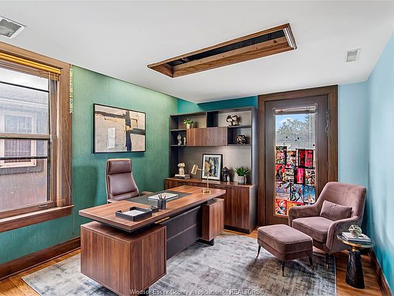 4th image of 79 Giles Blvd E