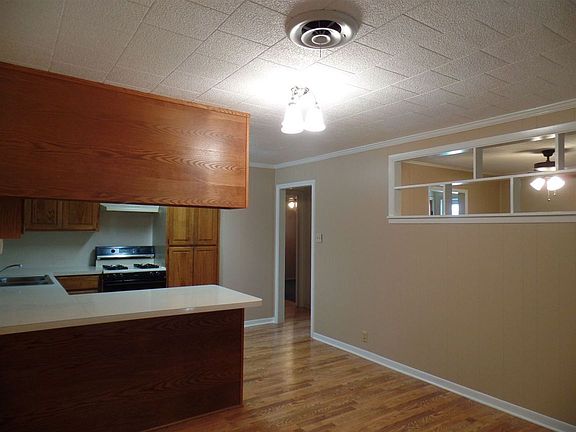 4th image of 3011 Avenue L