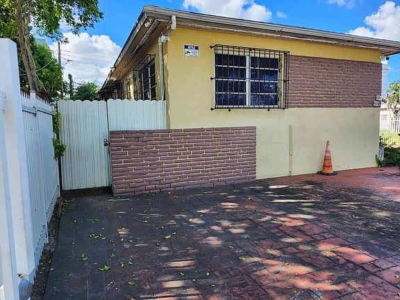 2nd image of 520 SW 11th Ave #1