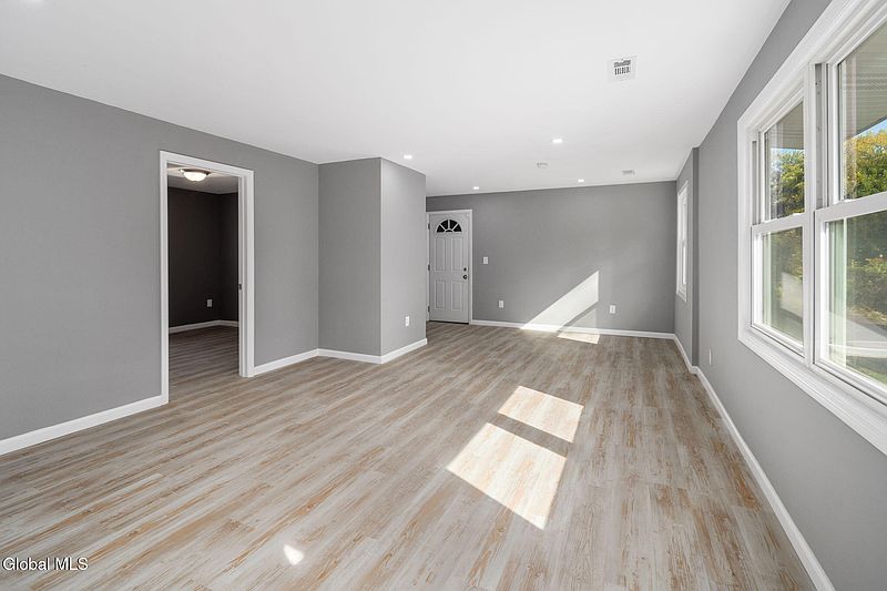5th image of 543 Clayton Road