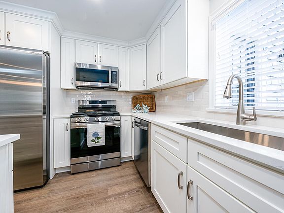 5th image of 39 Tower Hill Rd #16B