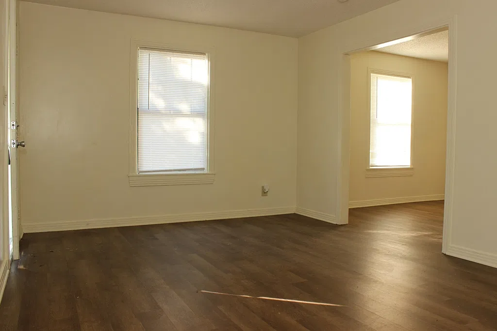 Charming 2BR Home with Fenced Yard in Kilgore — Photo 2