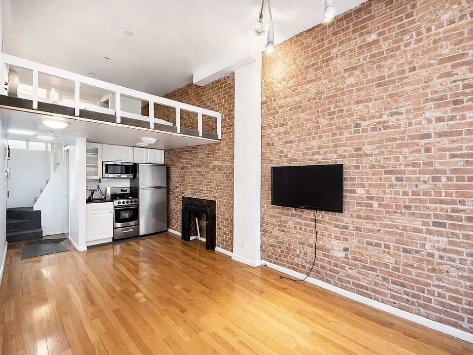 1st image of 368 W 46th St APT 1F