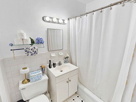 5th image of 319 E 73rd St APT 5A