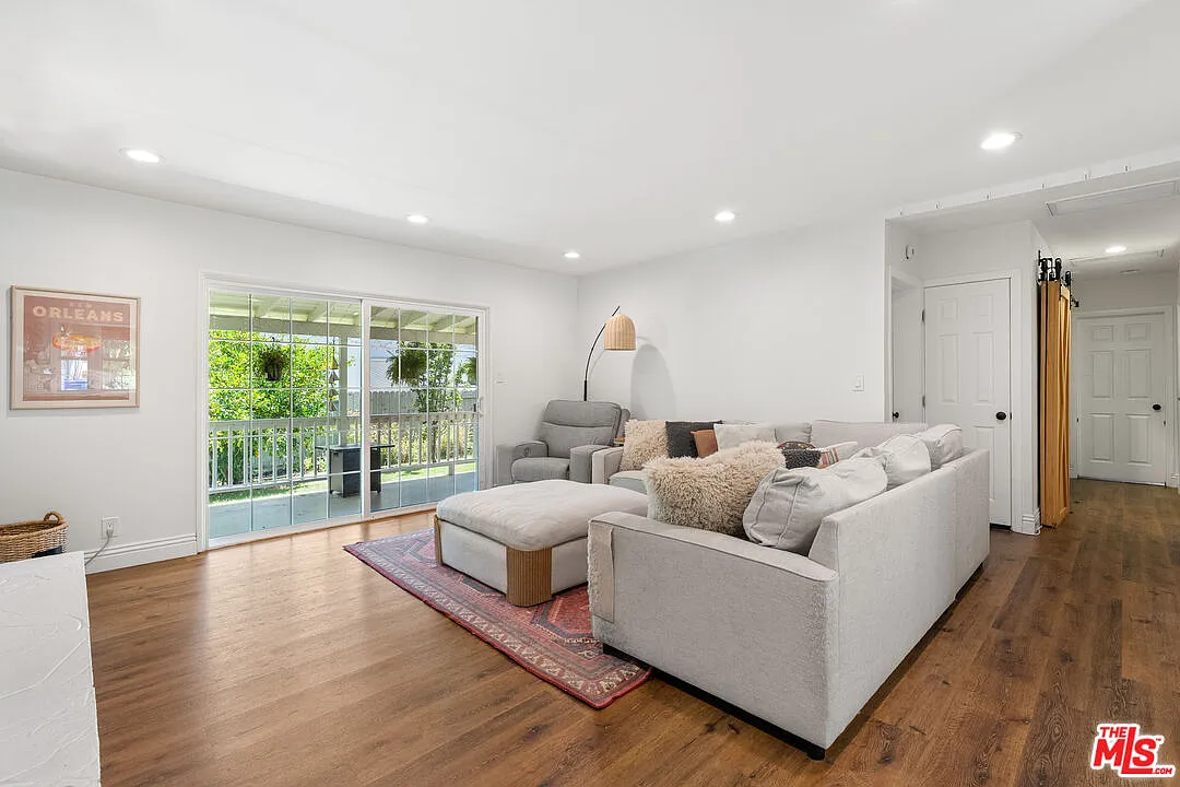 3 bed, 2.0 bath, 1254 sqft, $4,500 — Photo 4