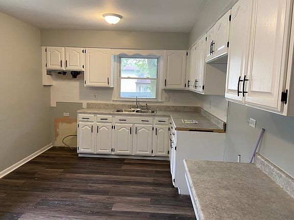 3rd image of 18515 Oakwood Ave