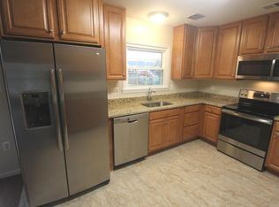 206 E Amhurst St, Sterling, VA 20164