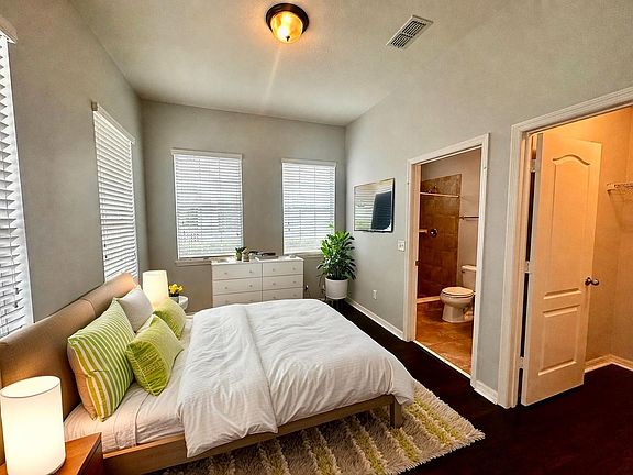 4th image of 373 Old Farm Ln