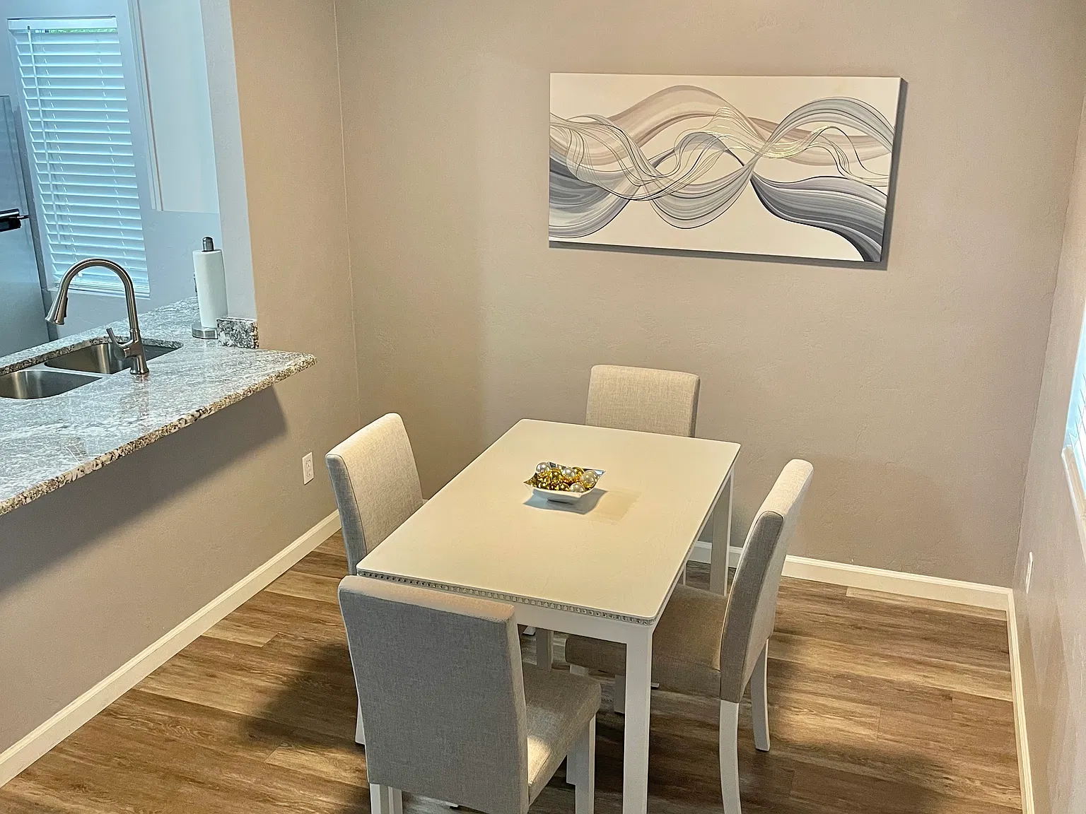 2 bed, 900 sqft, $1,350 — Photo 4