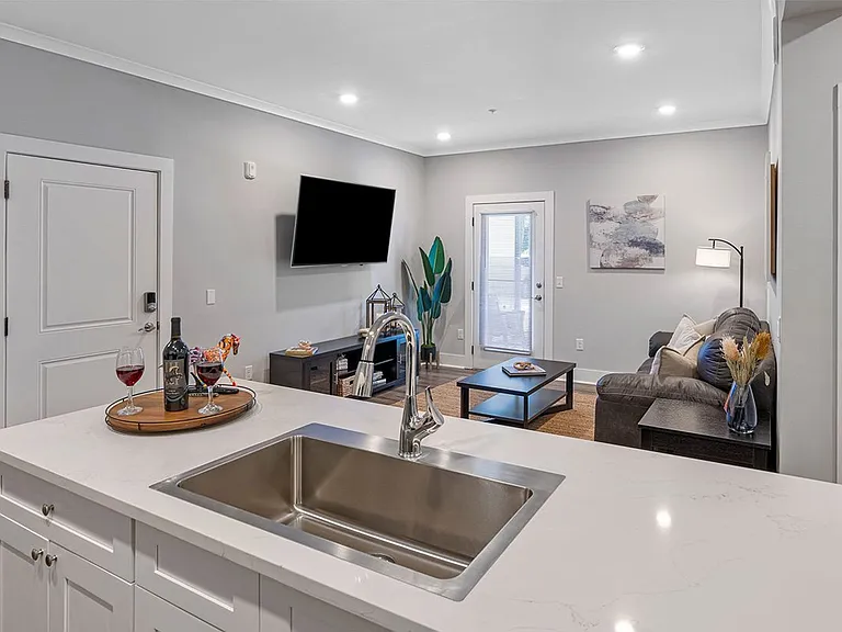 Atlantic Breeze Apartments — Photo 19