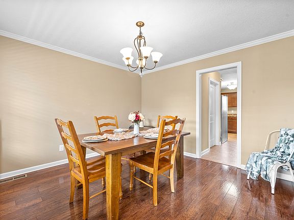 5th image of 1345 Chinook Cir