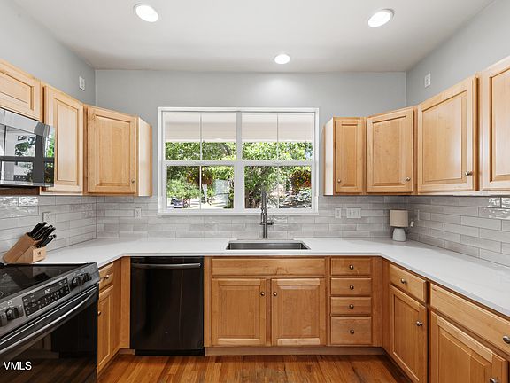 5th image of 59 Hockett St