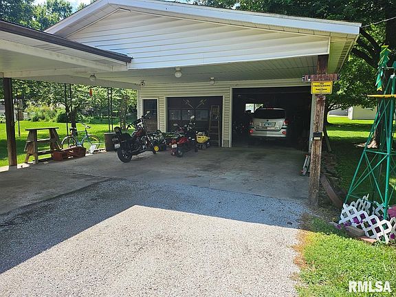 2nd image of 402 Harrington St