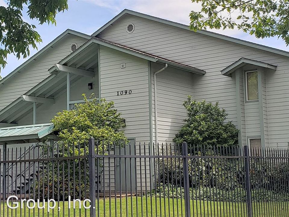 2nd image of 1090 Clark St #102