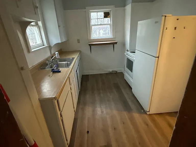 352 Belmont St NW — Photo 4