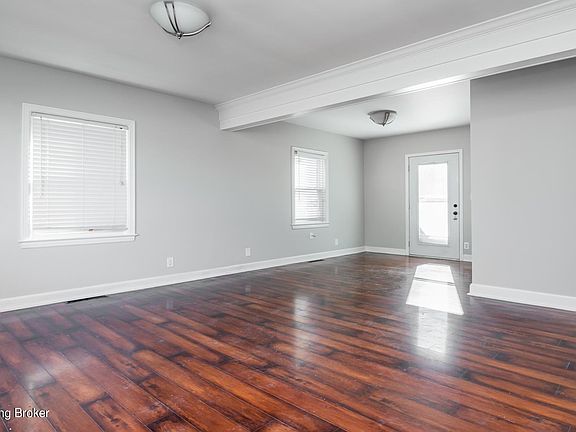 5th image of 2424 Clarendon Ave