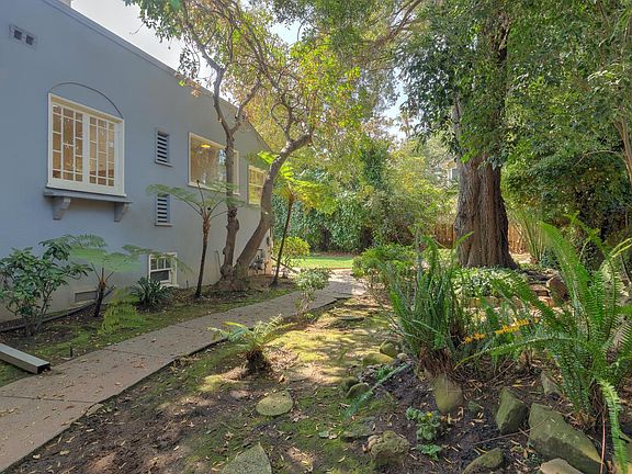 2nd image of 952 Laurel Ave