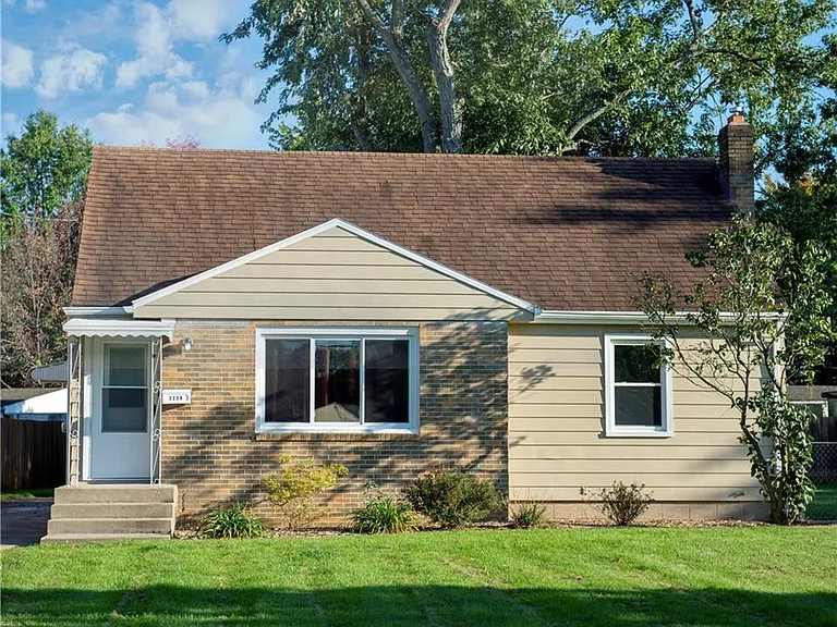 7229 Glendale Ave — Photo 1