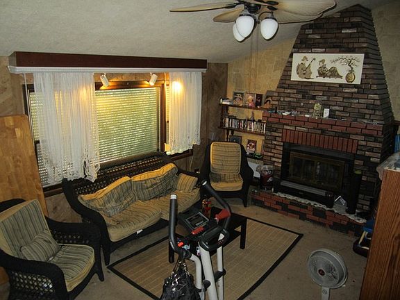 3rd image of 415 Woodlawn Dr