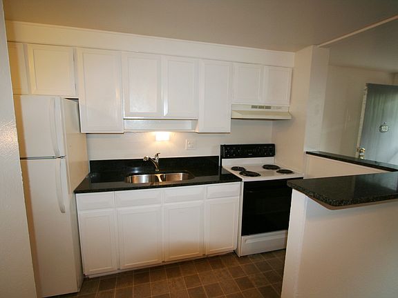 4th image of 961 N Clarkson St APT 203