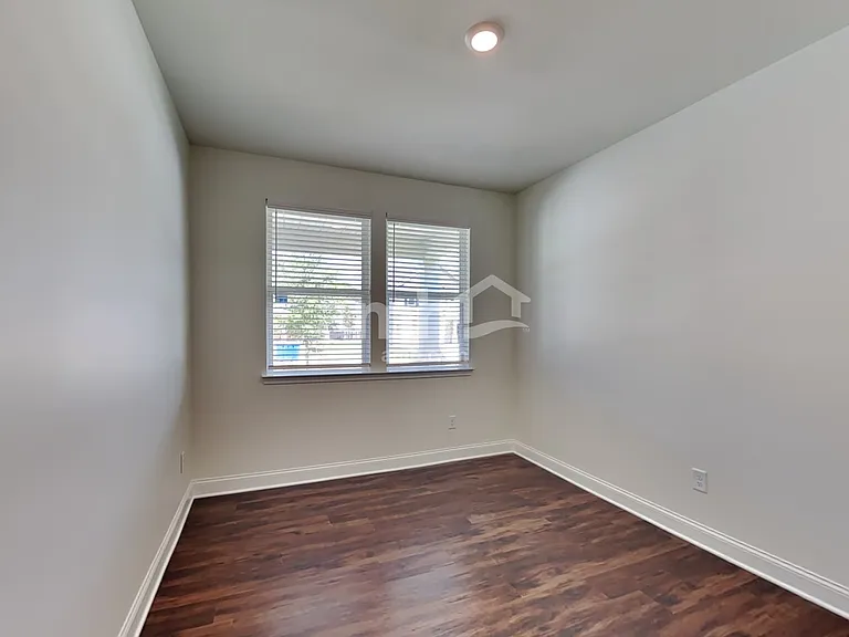 769 Carnaby Ln — Photo 29