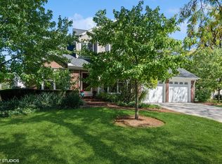 1040 Dearborn Ln, Vernon Hills, IL 60061