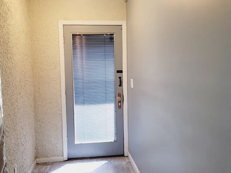 2115 State St — Photo 14