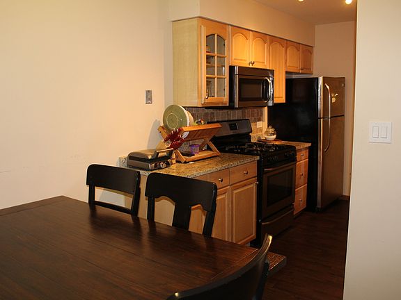 2nd image of 1414 N Sterling Ave Unit 201
