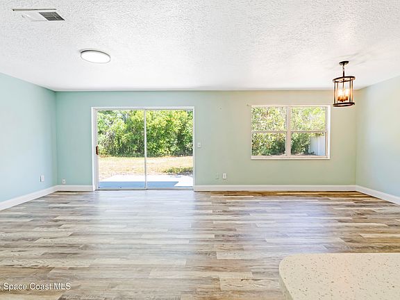 3rd image of 850 Karen Dr