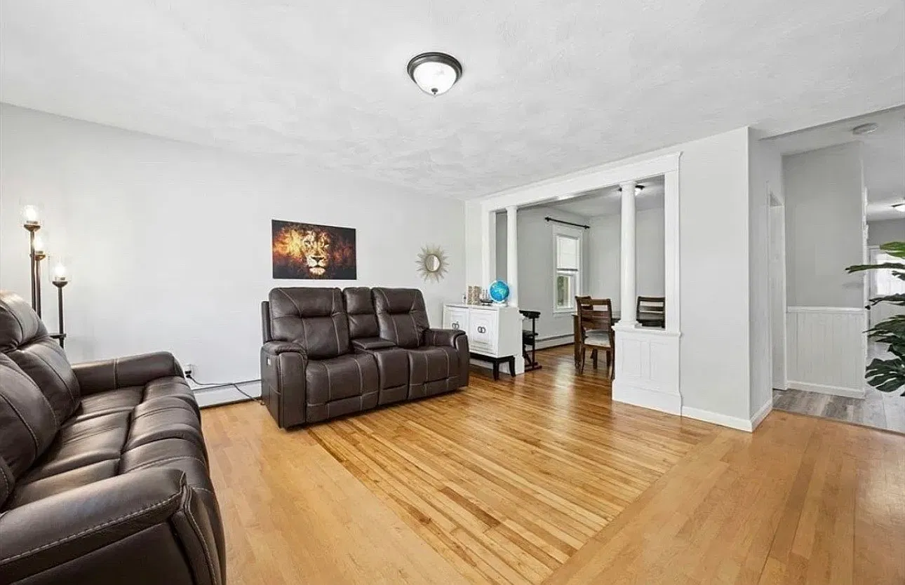 3 bed, 1.5 bath, 1100 sqft, $2,695 — Photo 2