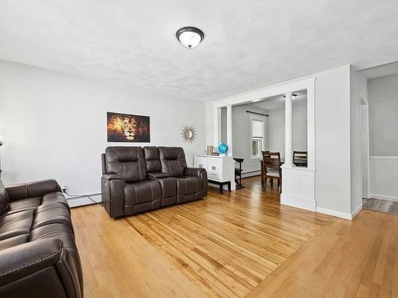 2nd image of 28 Villa Rd #1A