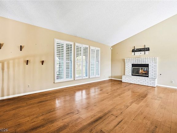 4th image of 3804 Red Rock St