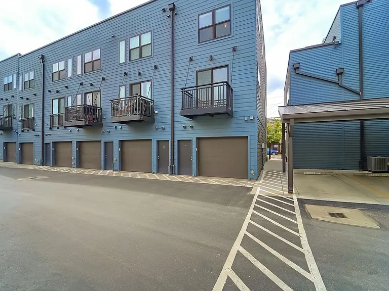 2376 Stout St — Photo 38
