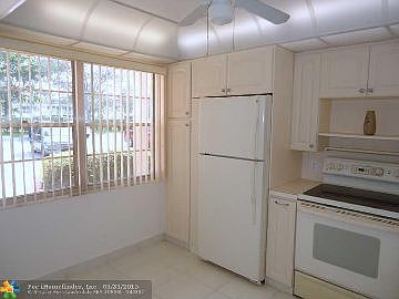 5th image of 4702 Martinique Dr APT F1