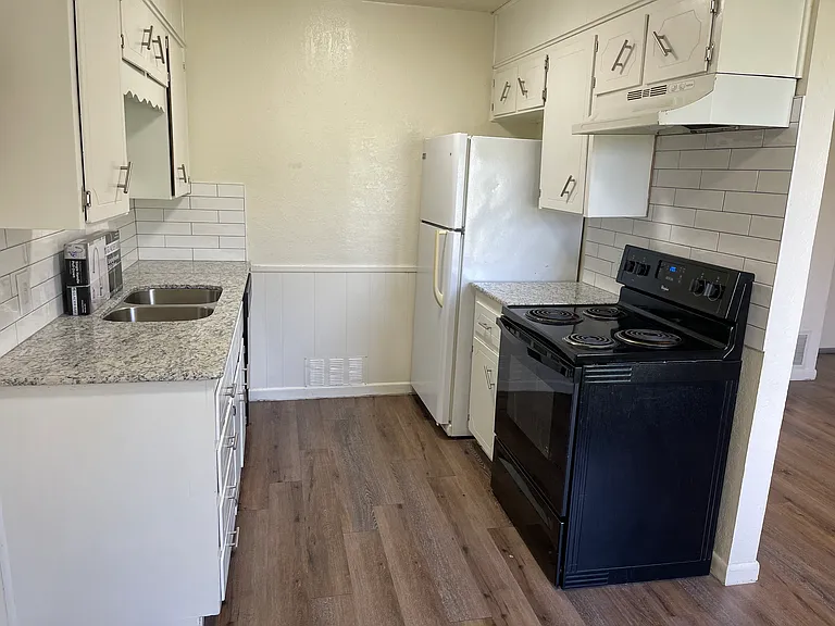 1702 Kirk Ave #104 — Photo 3
