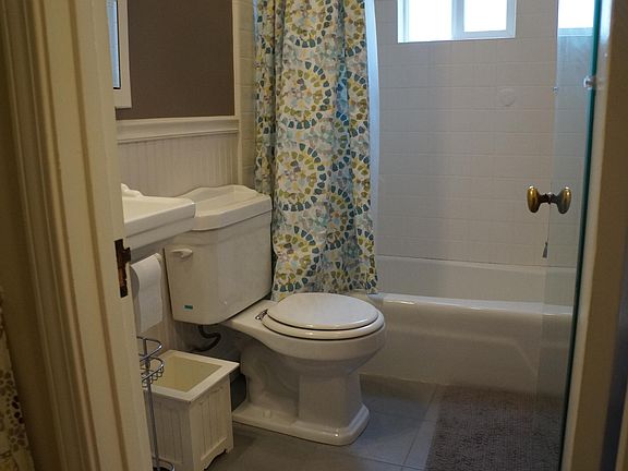 4th image of 51 Ashler Ave #B