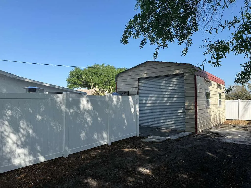 2 bed, 988 sqft, $1,500 — Photo 3