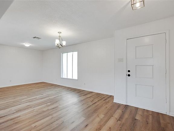 5th image of 281 Weldon Dr