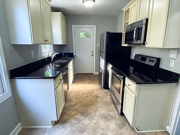 Eat-in galley kitchen