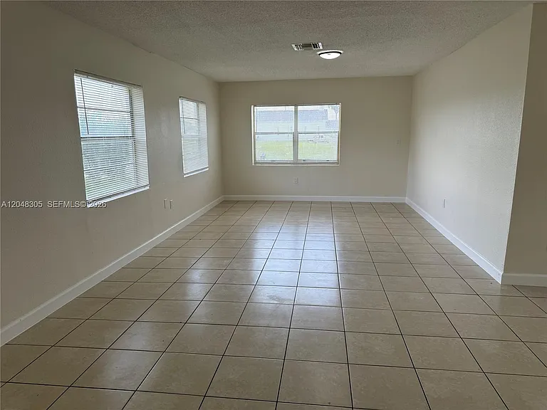 764 NW 5th St — Photo 3