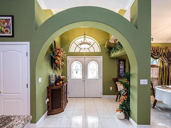 3rd image of 736 Jamaica Cir W