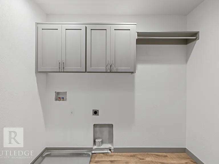 347 Lozier Ln — Photo 11