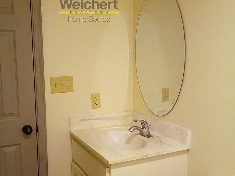 504 W Baldwin St — Photo 7