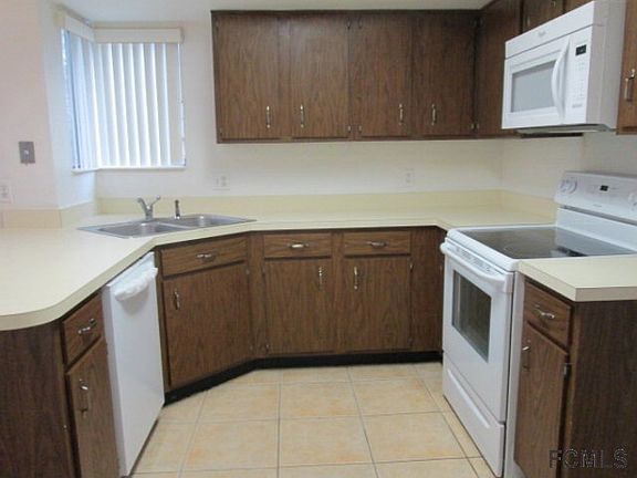 5th image of 9 Surrey Ct