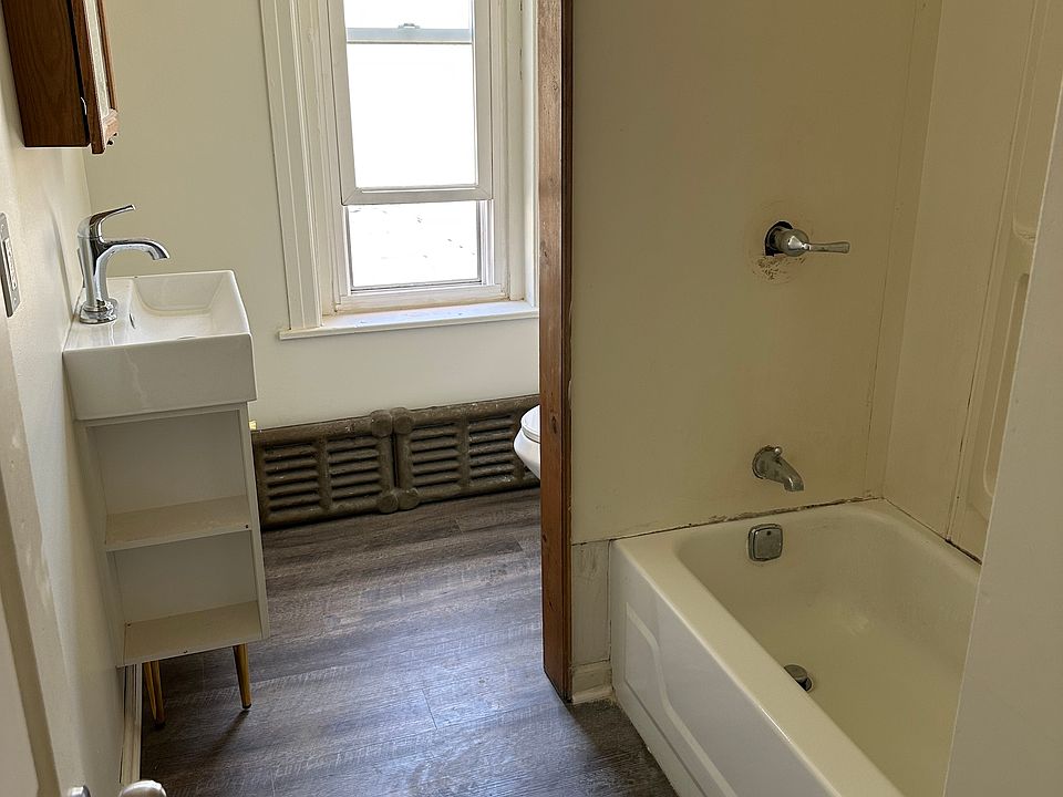 2nd floor bathroom