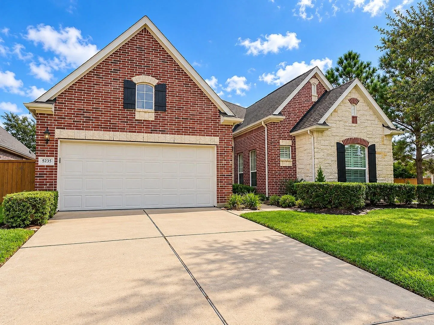 3 bed, 2.0 bath, 2207 sqft, $2,500 — Photo 1