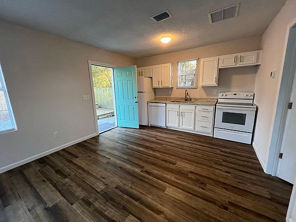 5th image of 4550 Crescent St #B