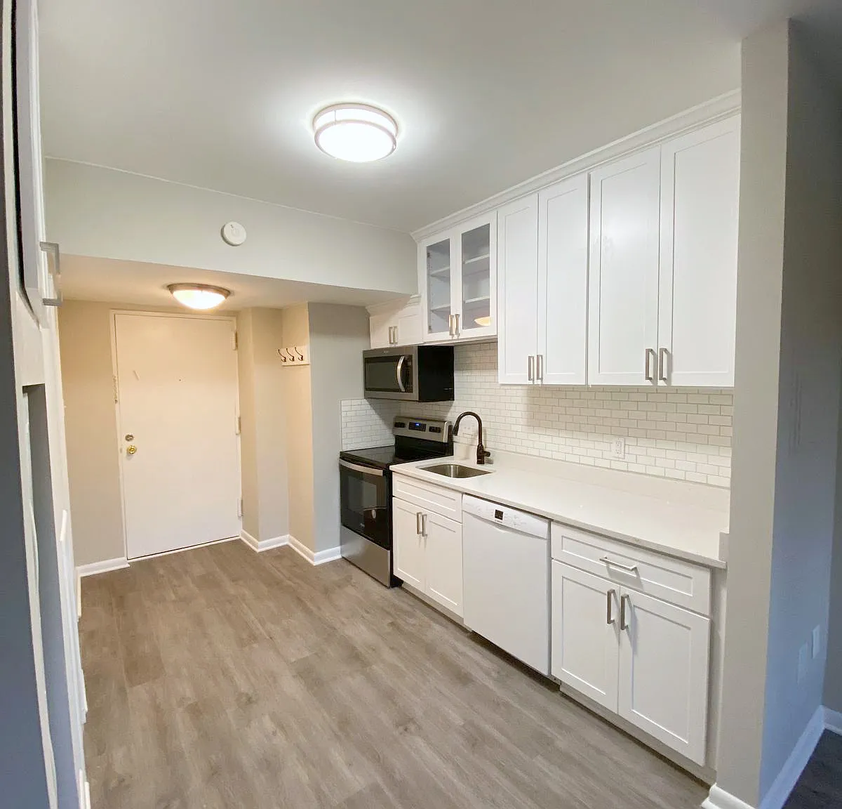 Studio, 464 sqft, $1,550 — Photo 4