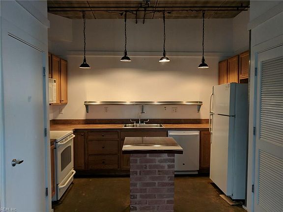2nd image of 423 Saint Pauls Blvd Unit 4A